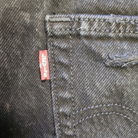 LEVI'S DISTRESSED BUTTON FLY BERMUDA BLACK SHORTS  SIZE 27 - Picture 5 of 9